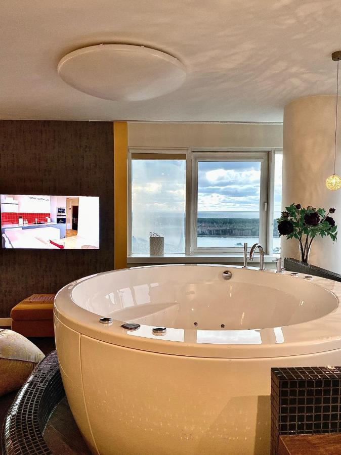 Apartamento Sky Flat Jacuzzi 27 Floor Klaipėda Exterior foto