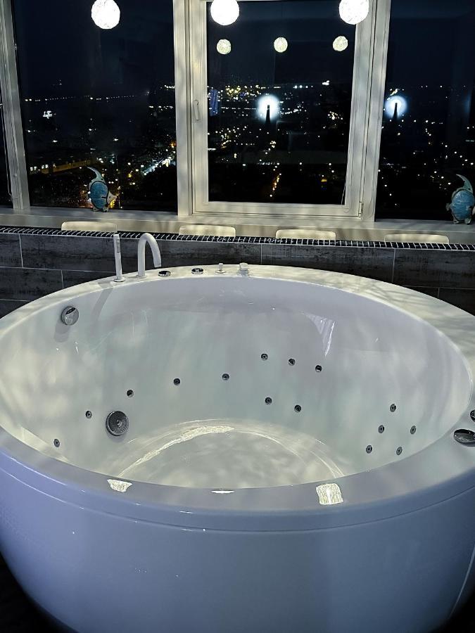Apartamento Sky Flat Jacuzzi 27 Floor Klaipėda Exterior foto