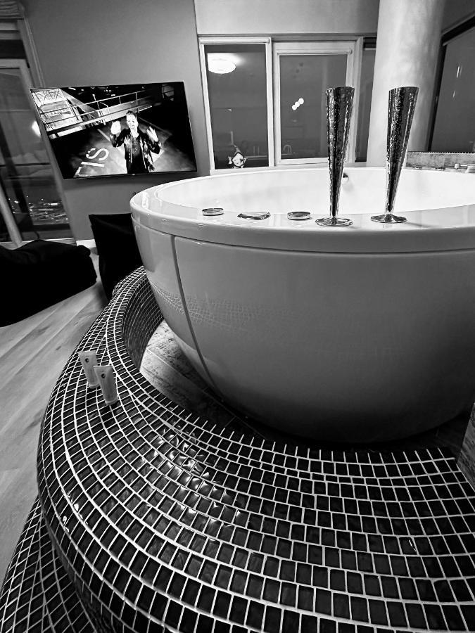 Apartamento Sky Flat Jacuzzi 27 Floor Klaipėda Exterior foto